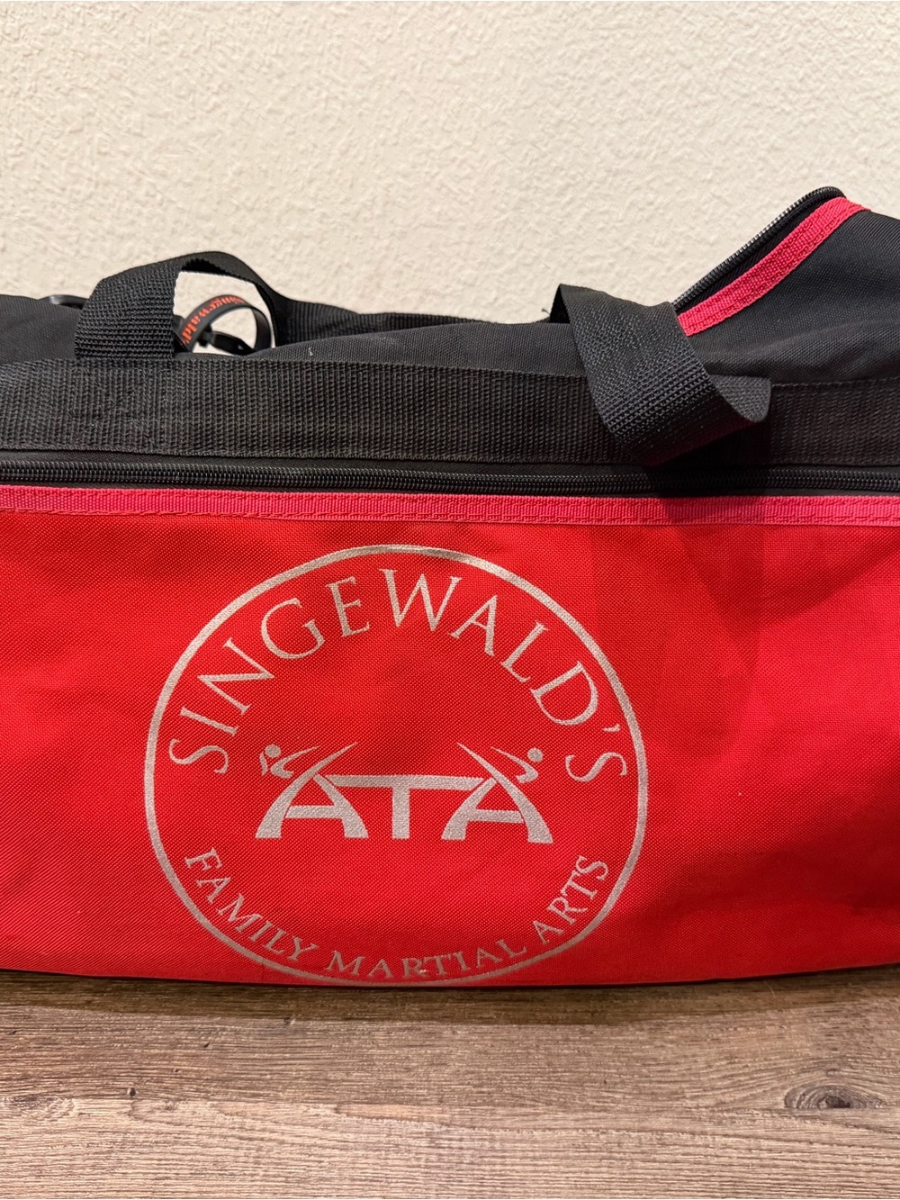 Singewald's Martial Arts Duffel Zipper Adj Shoulder Strap Red/Black